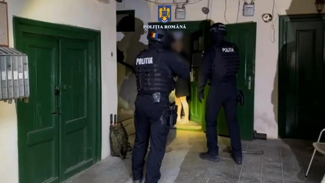Bătrân din Cluj, păcălit 11 ani la rând de un sibian care imita un "robot bancar". Suma uriaşă pe care escrocul a obţinut-o