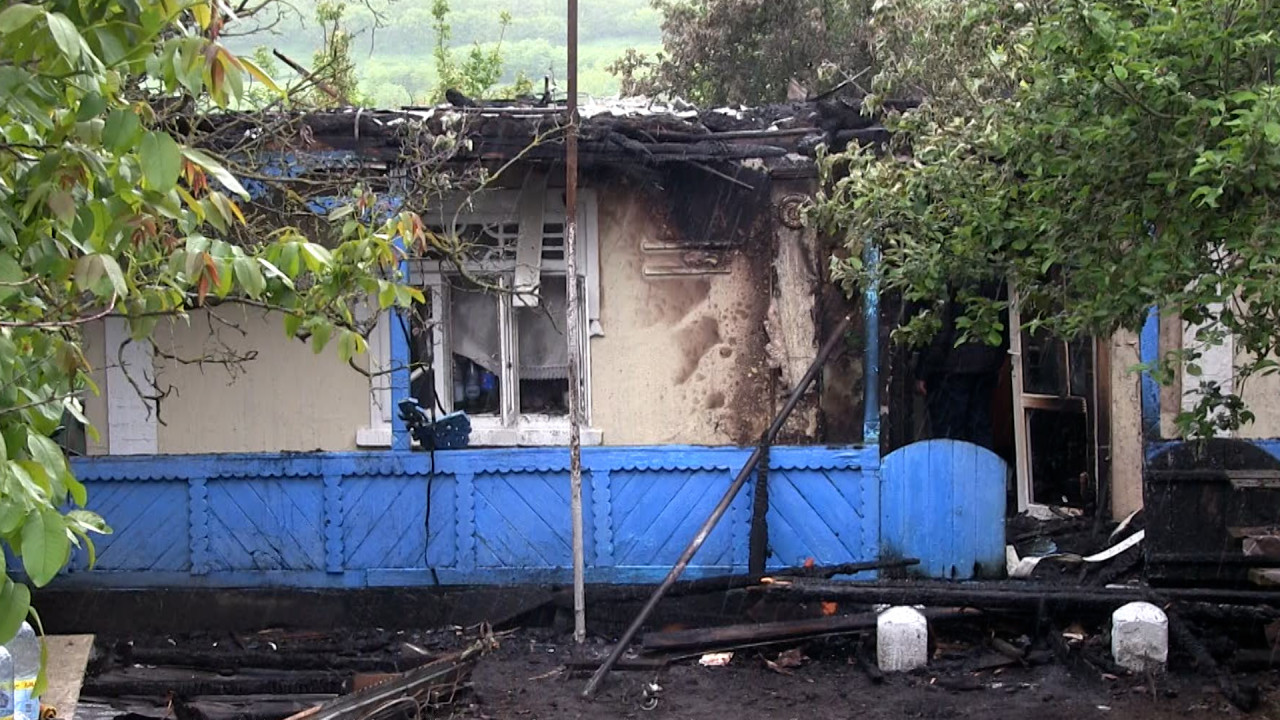 Bărbat de 49 de ani din Vaslui, în stare critică după ce o butelie i-a explodat în casă: "Ardea casa, atât ştiu. Flăcări mari, mari"