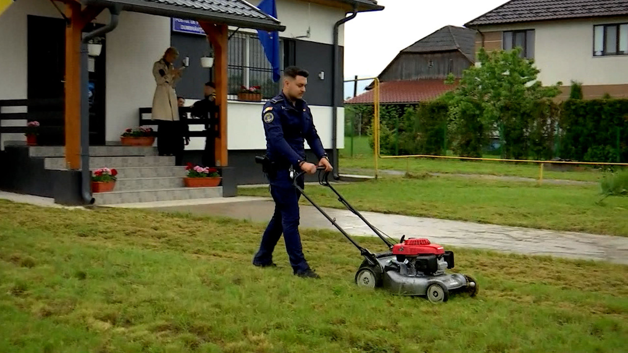Se caută cel mai frumos post de poliţie din Maramureş. Agenţii plantează flori şi decorează secţiile
