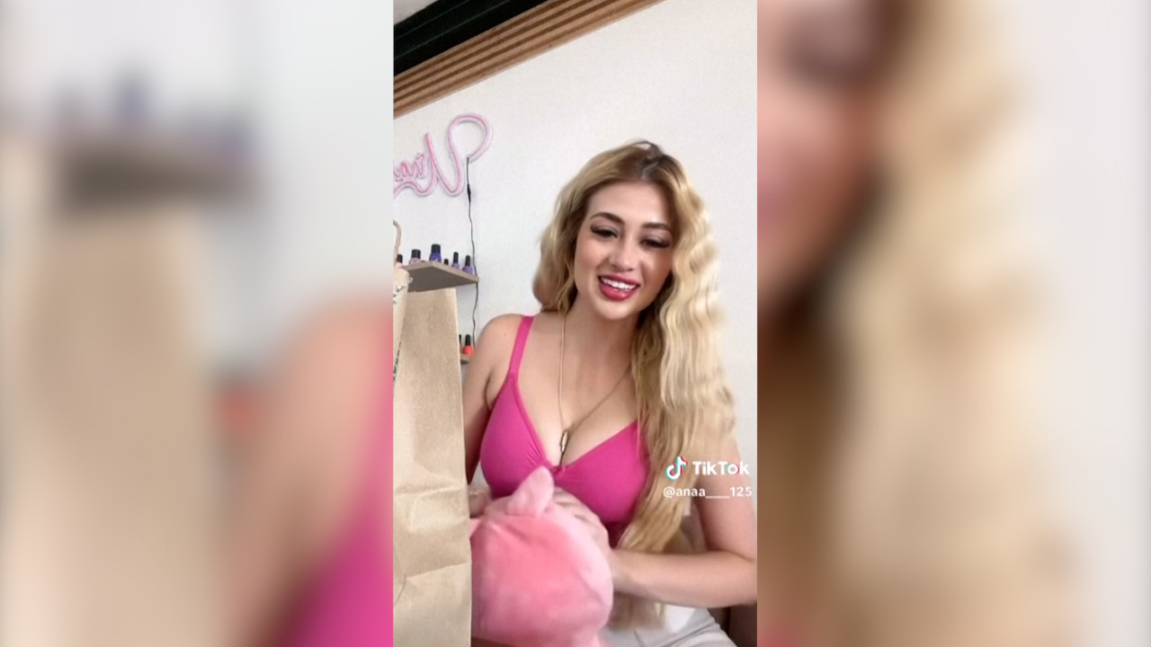 momentul-n-care-influenceri-a-valeria-marquez-a-fost-mpu-cat-n-timpul-unei-transmisiuni-live-pe-tiktok