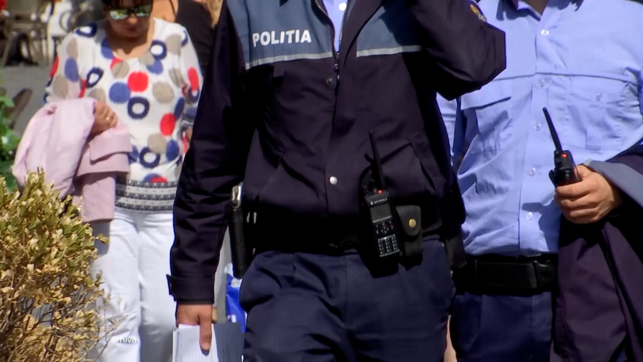 Scandal la o cafenea din Onești. O polițistă a fost lovită cu pumnul, iar un coleg a fost mușcat în timp ce încercau să imobilizeze un individ