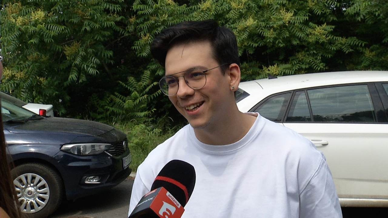 Preferă munca în locul facultăţii. "Banii vin la omul cu cap, nu la omul cu BAC"