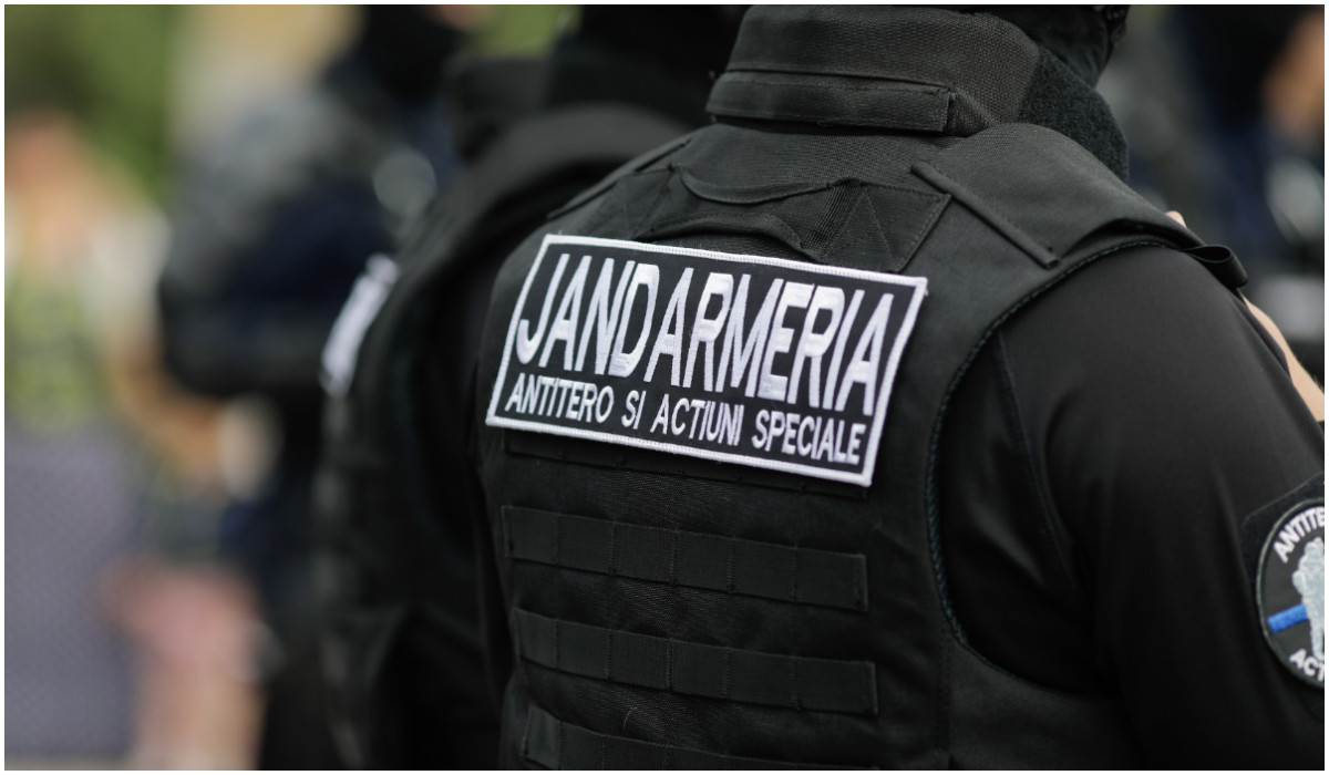 Scandal cu focuri de armă în Ferentari. Un tâlhar a fugit de două ori de Poliţie şi a fost săltat de mascaţi