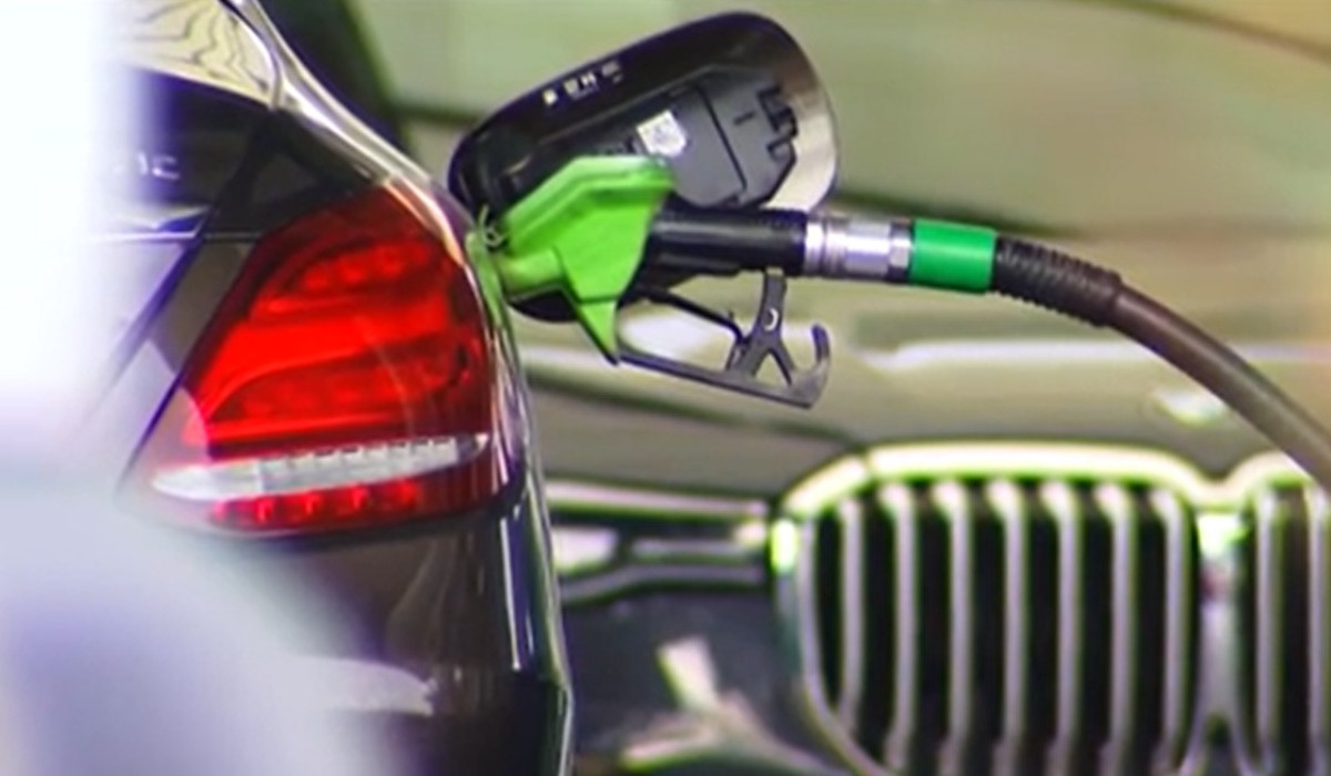 Preţurile carburanţilor ar putea creşte din cauza războiului din Orientul Mijlociu. Cu cât se vor scumpi