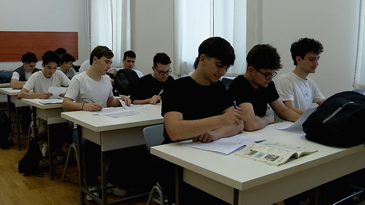 Elevii care intră la liceu în toamnă vor experimenta un sistem nou: îşi fac singuri orarul, cu ce materii vor