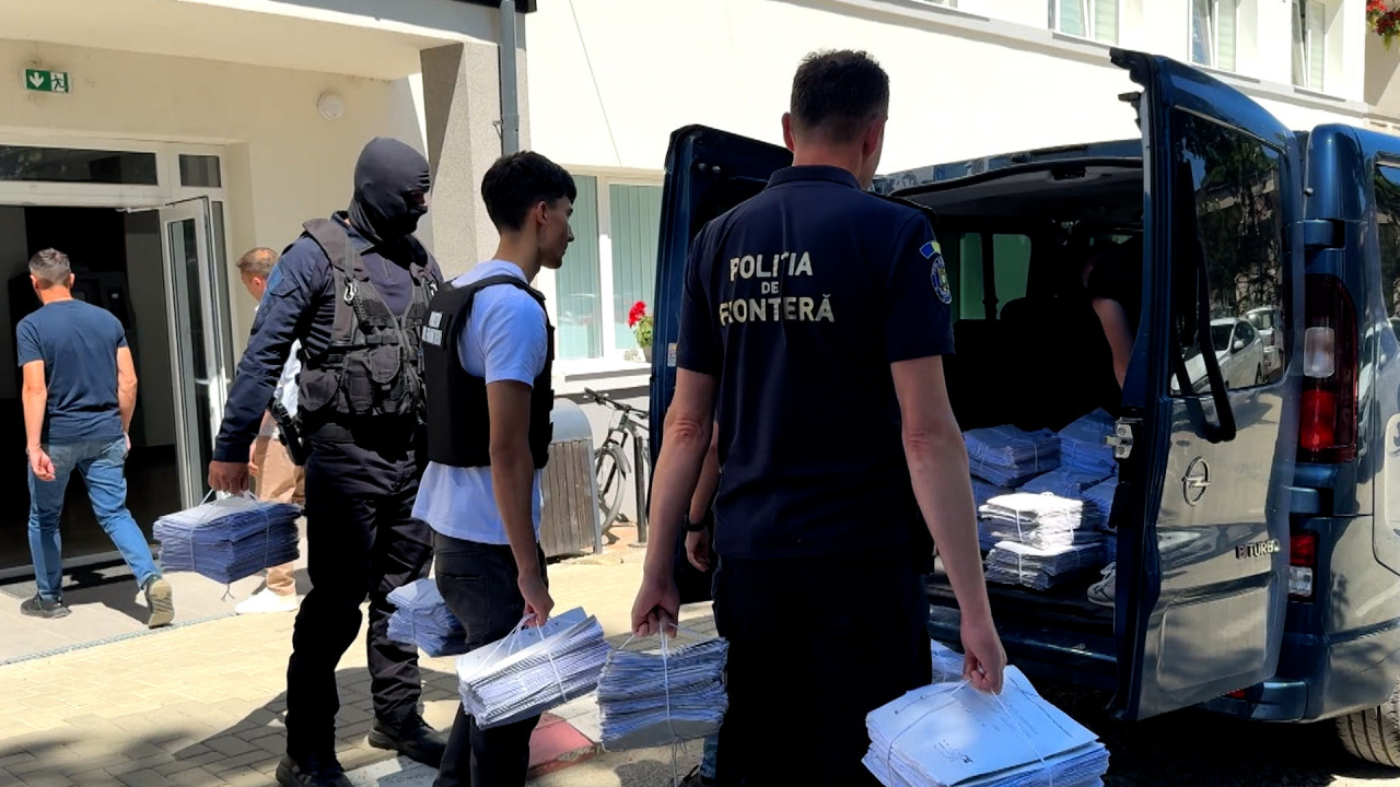 Primele măsuri în cazul "fabricii" de buletine false din Suceava. Angajaţii cereau 100€ pentru acte