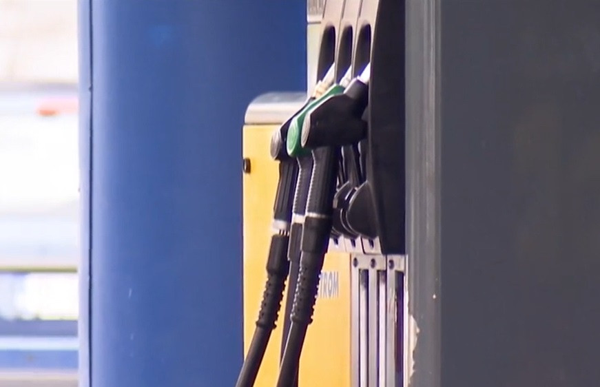 Combustibilii se scumpesc din august. Cât va costa litrul de benzină şi ce impact va avea asupra economiei
