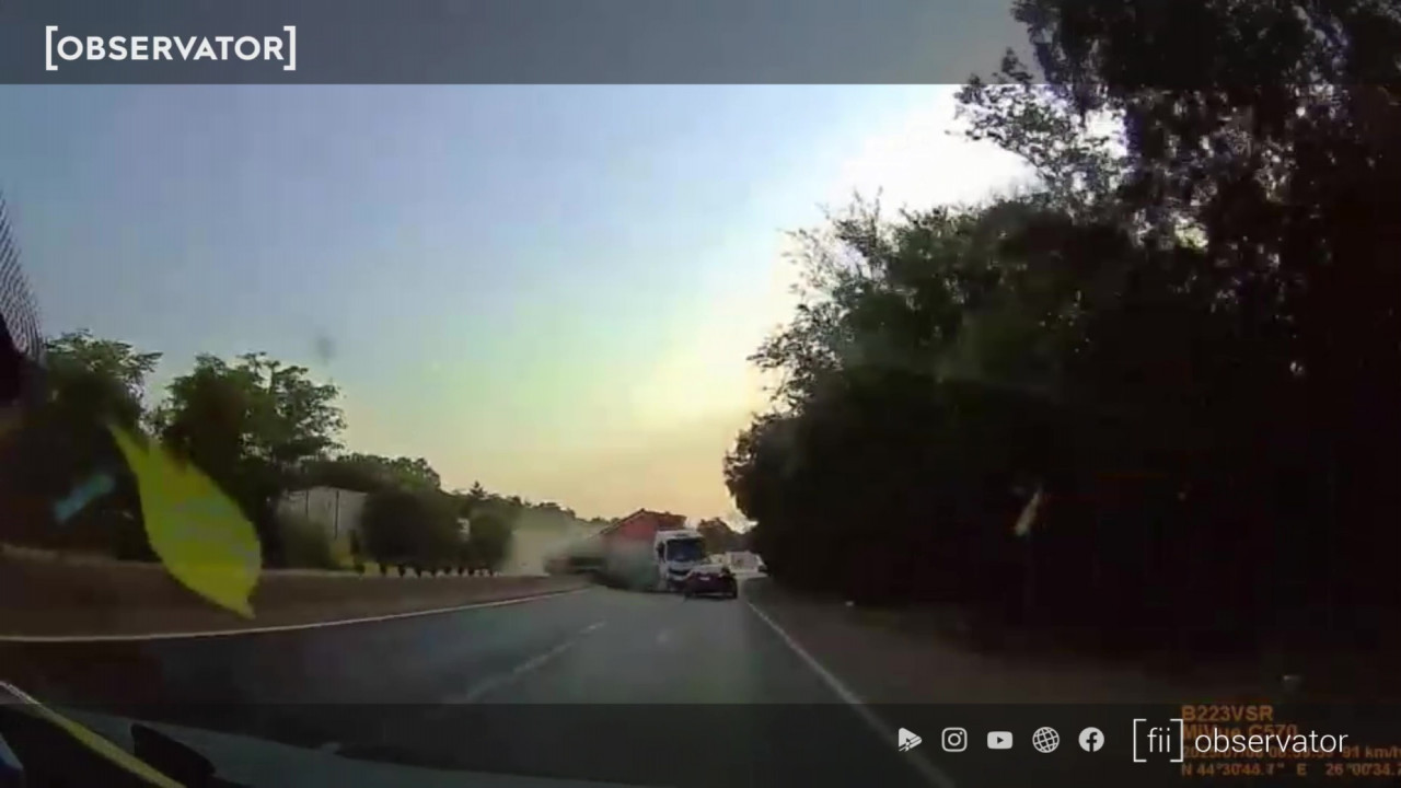 Momentul accidentului de pe Centura Capitalei: Un camion intră pe contrasens şi striveşte un tânăr