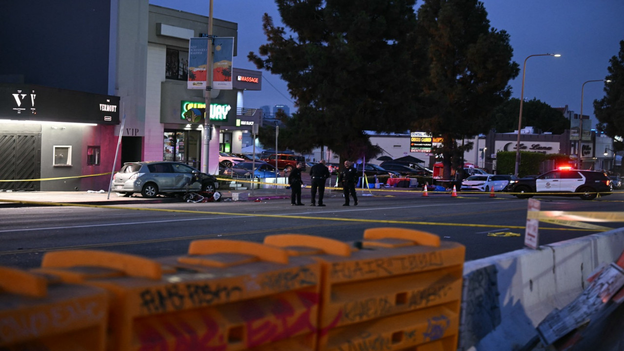 30 de răniţi, după ce o maşină a intrat în mulțime pe un bulevard din Los Angeles