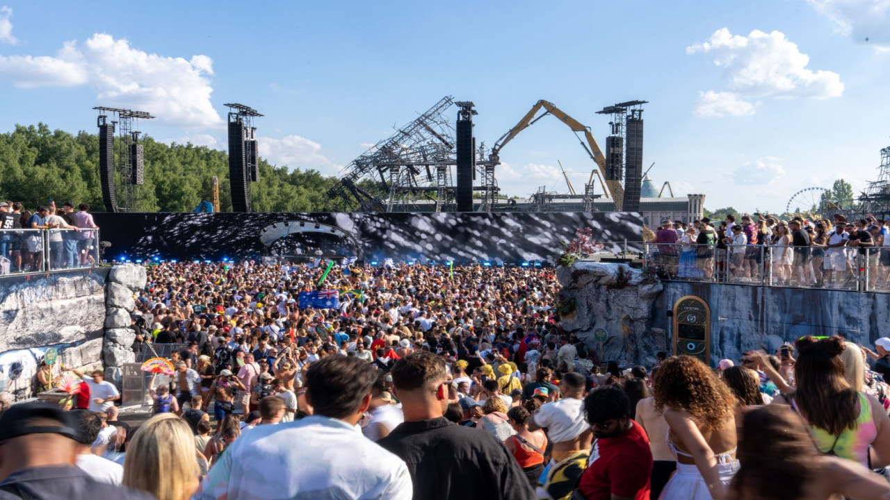 La 48 de ore de la incendiul devastator, festivalul Tomorrowland şi-a deschis porţile pentru fani