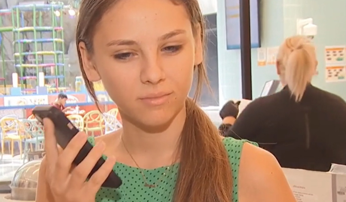 Cum a rescris Gen Z modul în care vorbim la telefon. Părinţii tinerilor sunt derutaţi