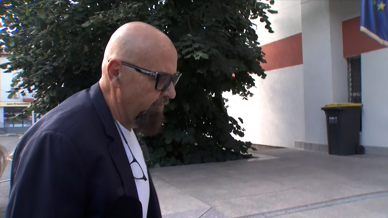 Piedone, cu subsemnatul la poliţie după plasarea sub control judiciar. Şeful ANPC, interzis să părăsească ţara