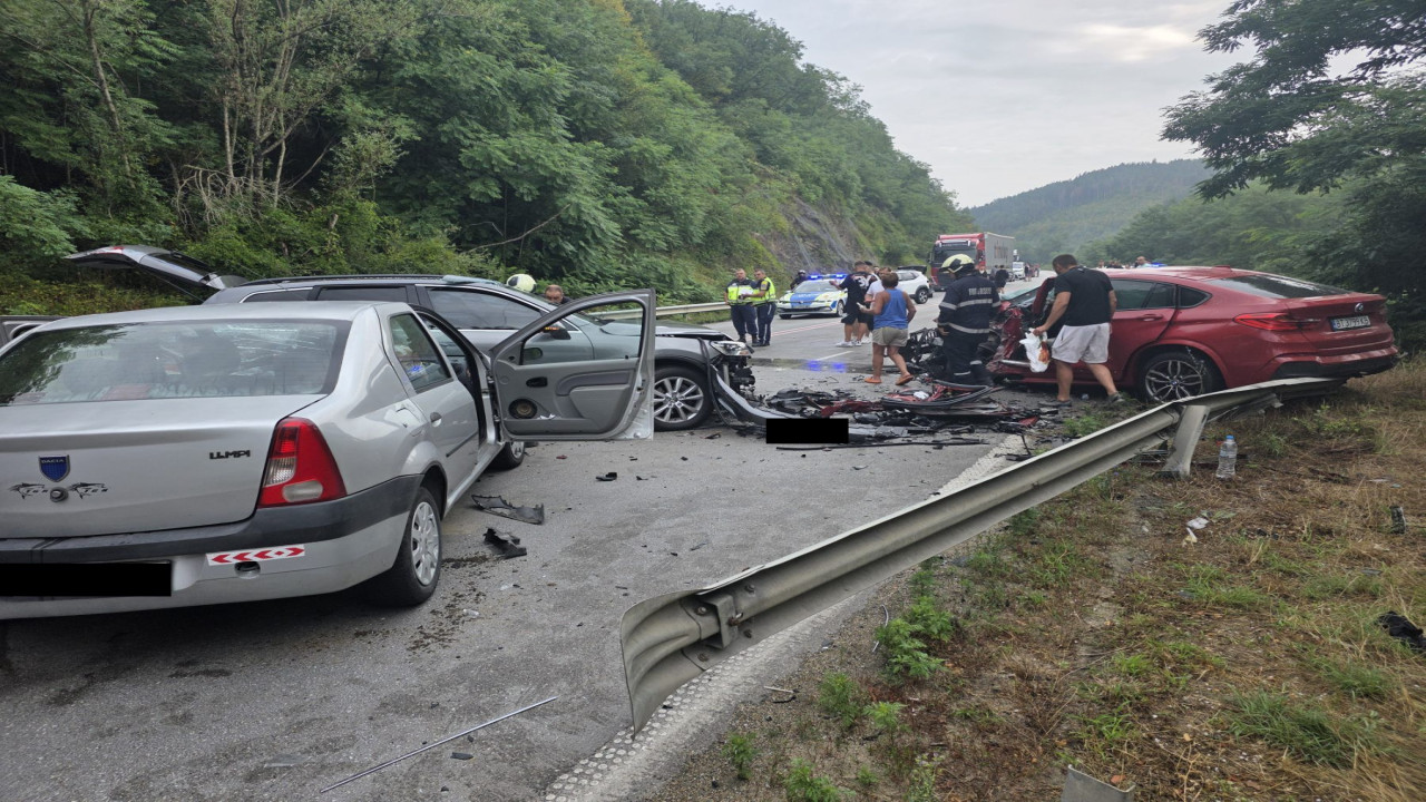 O mamă şi fiul ei de 8 ani, aduşi la spitalele din Bucureşti după accidentul din Bulgaria. Filmul incidentului