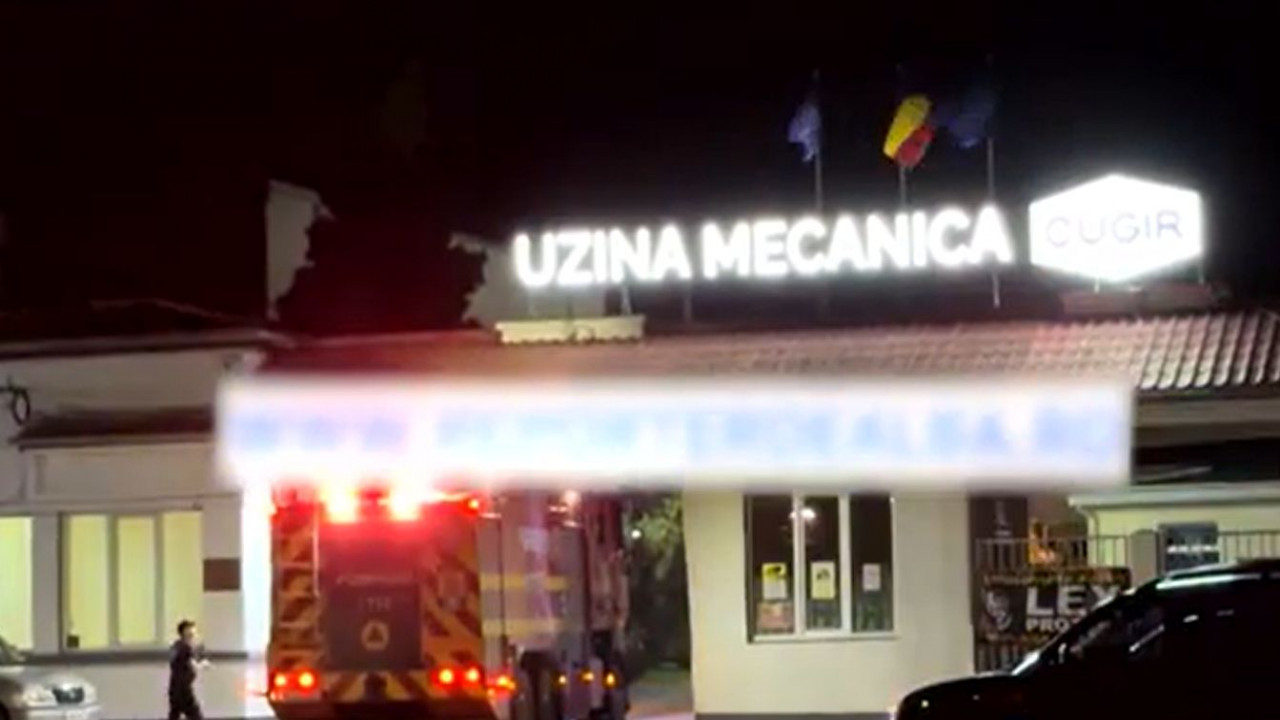 Incendiu de amploare şi explozii la hala de muniții a Fabricii de de Arme Cugir