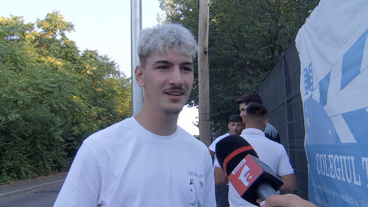 A învăţat pentru Bacul de toamnă ascultând piesele lui Psihotrop: "M-au ajutat să le înțeleg mai repede"