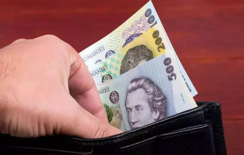 Scandalul pensiilor private. Cum îşi poate retrage banii un român care a acumulat 15.000 de lei în cont