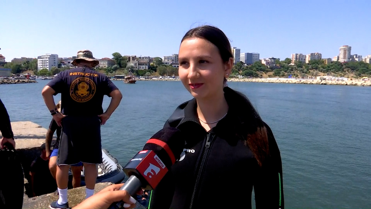 Experienţă inedită pe litoral: 50 de turişti au devenit scafandri pentru o zi, ajutaţi de experţi militari