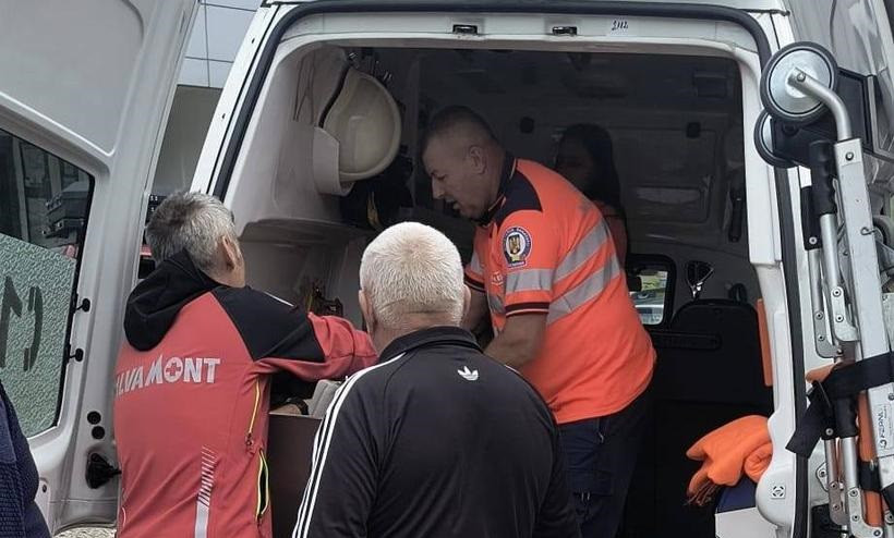 Şapte ucraineni care încercau să treacă graniţa, salvaţi din Munţii Maramureşului de către salvamontişti