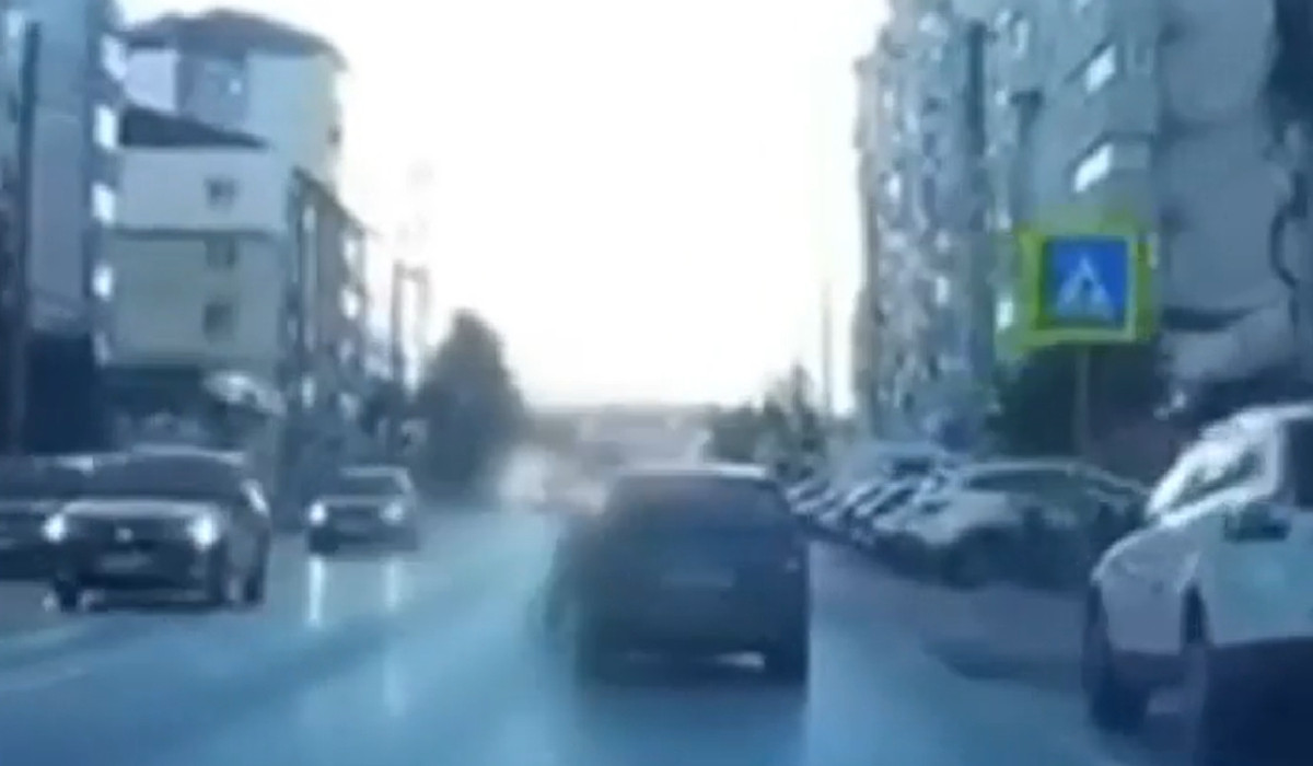 Fetiță de 7 ani, lovită pe trecerea de pietoni în Suceava. Imagini șocante surprinse de o cameră de bord