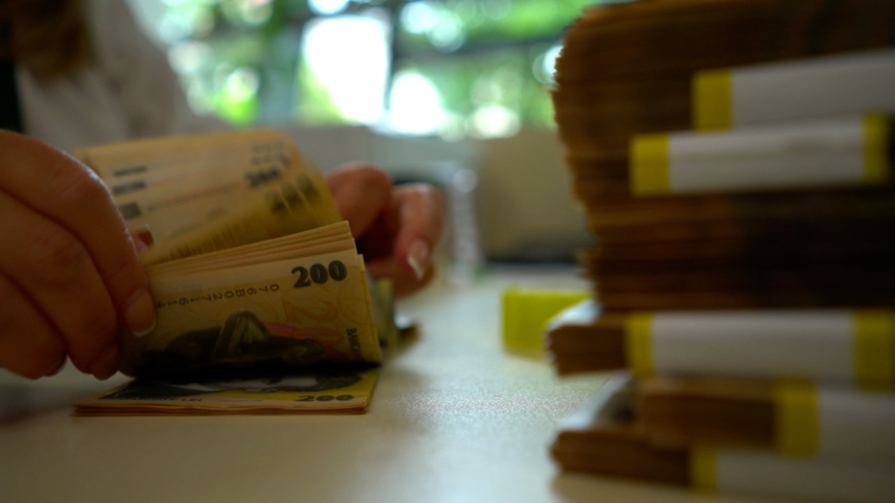 ASF, ANRE și ANCOM avertizează "riscuri sistemice" dacă li se taie din salarii. Șefii câștigă 60.000 lei/lună