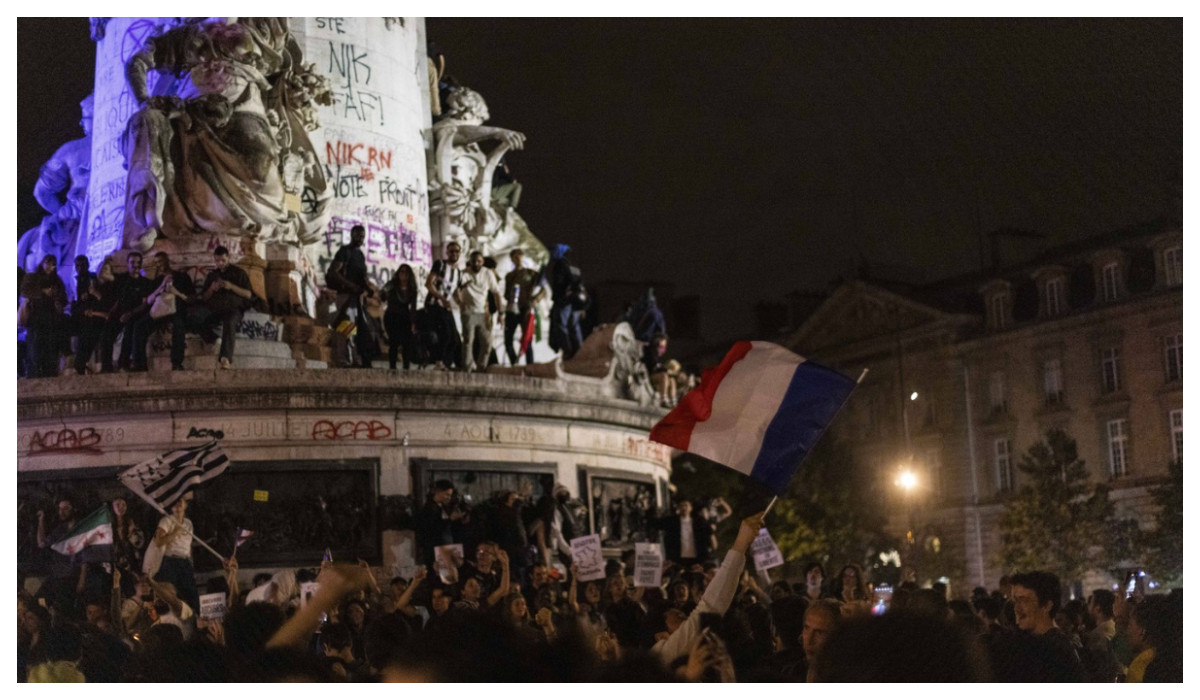 Franţa, în haos. Zeci de mii de oameni au ieşit pe străzile din marile oraşe. Protestele au degenerat