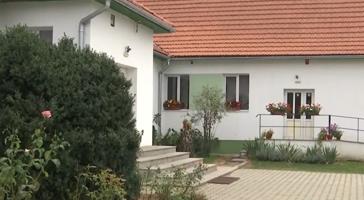 O şcoală din Covasna, complet reabilitată, a fost închisă din lipsă de elevi: "Încă sper că se va reporni"