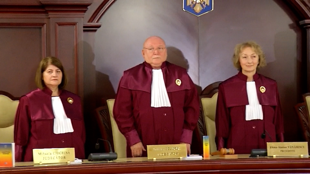 CCR tranşează pe 8 octombrie reforma pensiilor speciale, de care depinde soarta Guvernului Bolojan