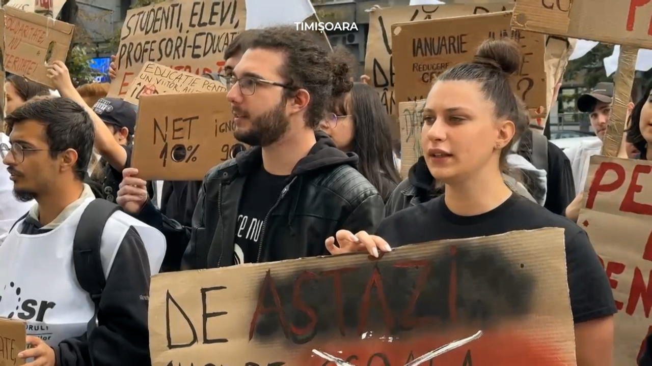 Studenţii cer înapoi bursele şi transportul gratuit. "Cariera lor educaţională e periclitată"