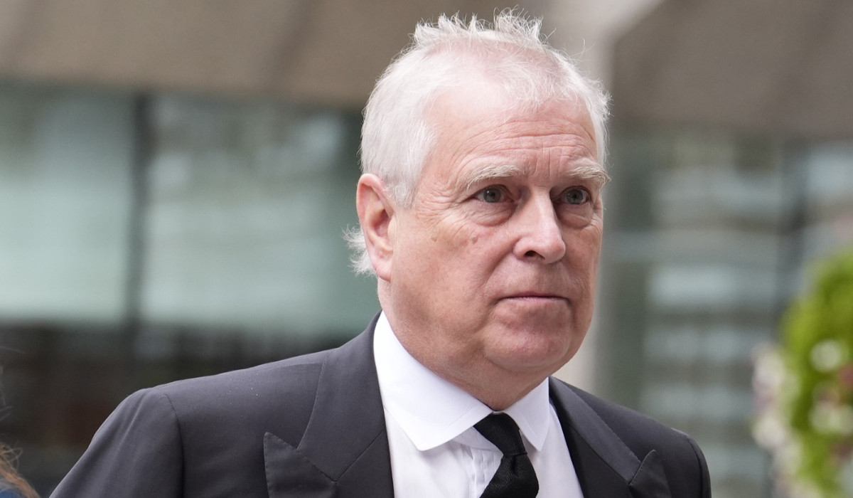 Prințul Andrew renunță la titlurile regale după scandaluri