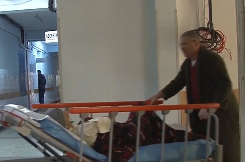 Caz revoltător la Ploieşti: Bătrân în comă după căderea de pe targă