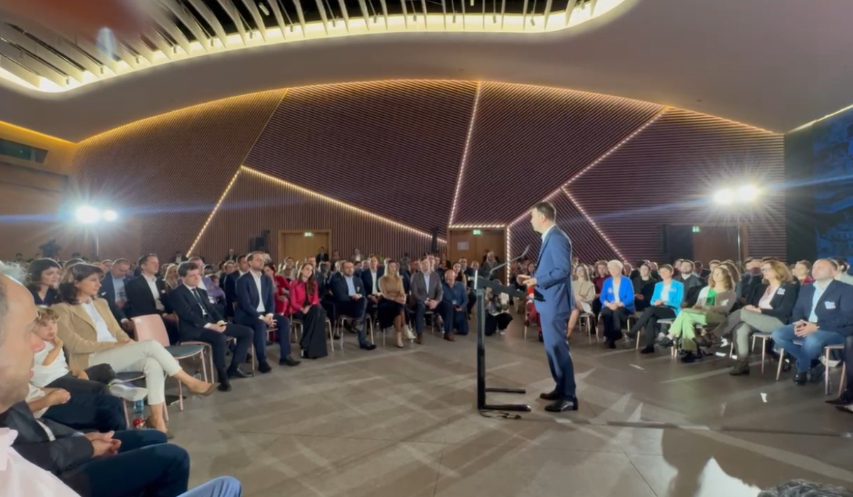 Cătălin Drulă şi-a lansat oficial candidatura la Primăria Capitalei. Nicuşor Dan a participat la eveniment