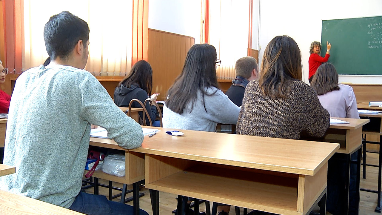 Ministerul Educației: Notele elevilor vor fi acordate după criterii unitare, nu după preferințele profesorilor