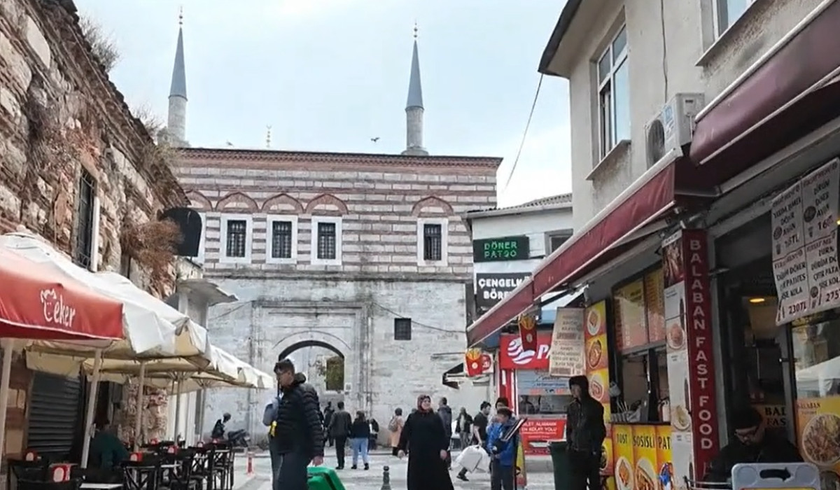 O mamă și cei doi copii au murit în vacanță în Turcia după ce au mâncat produse locale