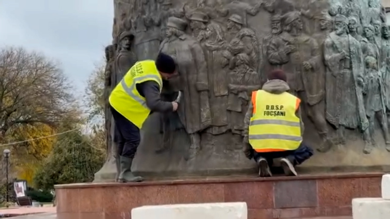 Monumentul Unirii din Focșani, curățat controversat