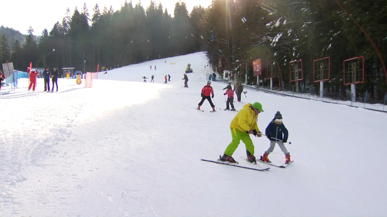 Photo for the article Iarna blândă ține pârtiile închise. Unde mai pot schia românii anul acesta