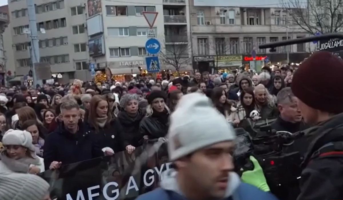 Peste 50.000 de oameni protestează la Budapesta