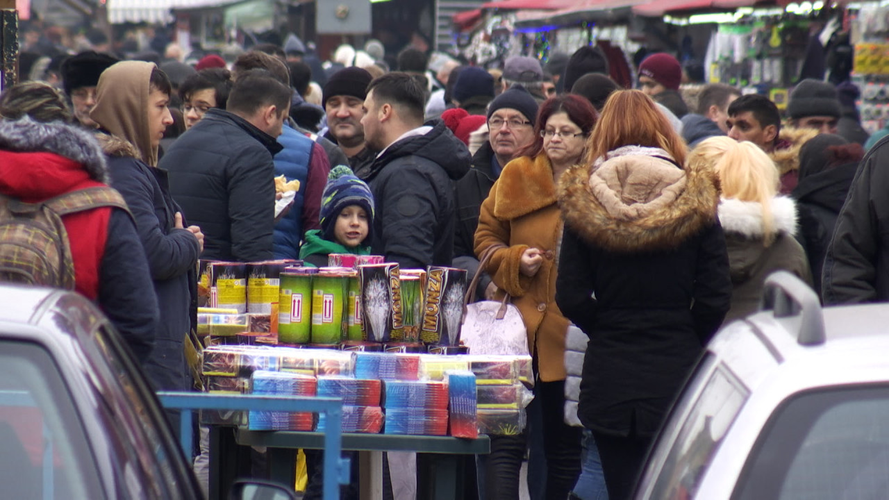 Depozit de petarde descoperit la Bacău