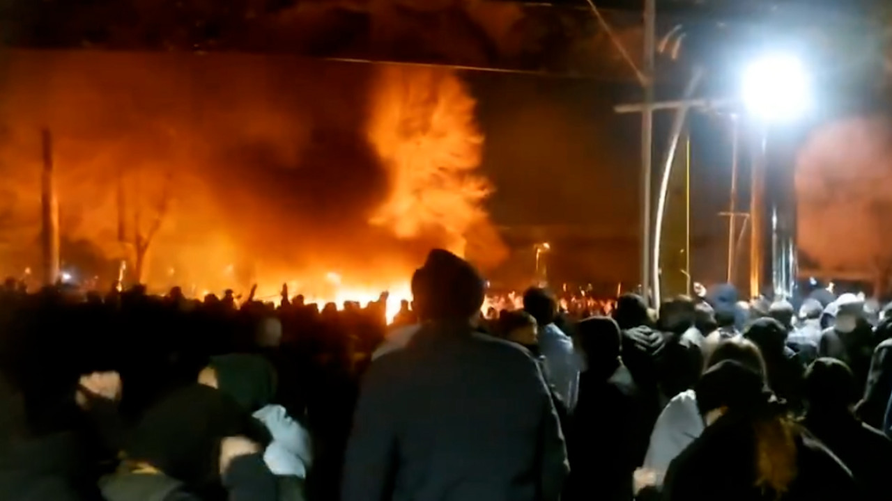 Poza pentru articolul Proteste violente în Iran din cauza scumpirilor. Cel puţin 38 de oameni au fost ucişi