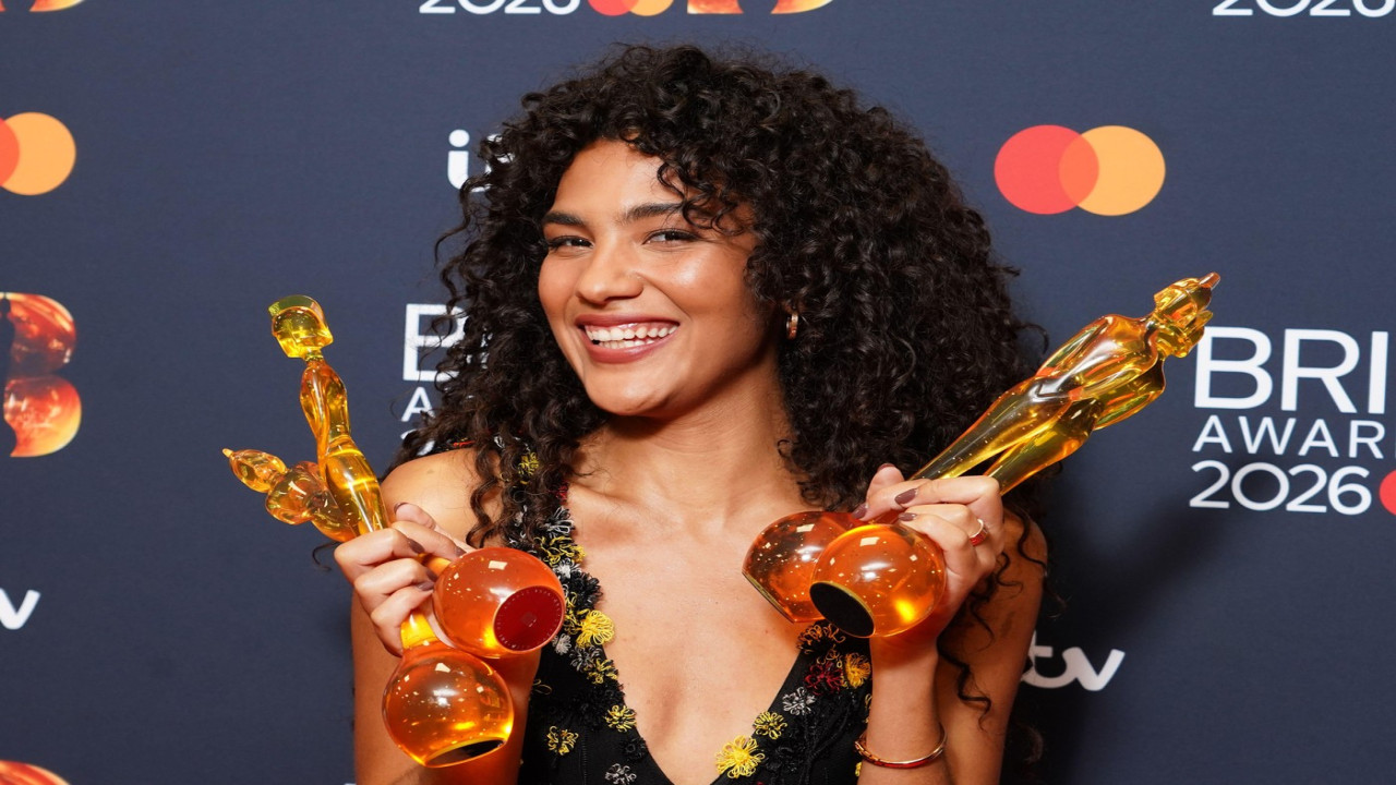 Olivia Dean triumfă cu 4 trofee la BRIT Awards