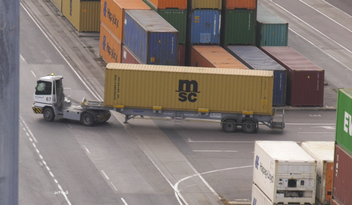 Poza pentru articolul Fostul şef al Vămii Constanţa, arestat preventiv. 350 de euro mită pentru fiecare container importat în port