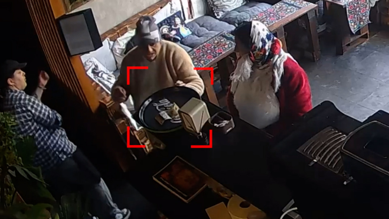 Escrocherie cu bancnote false în fast-food