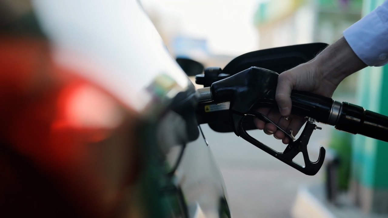 Şeful OMV nu vrea plafonarea combustibililor: cine nu mai poate plăti să meargă pe jos