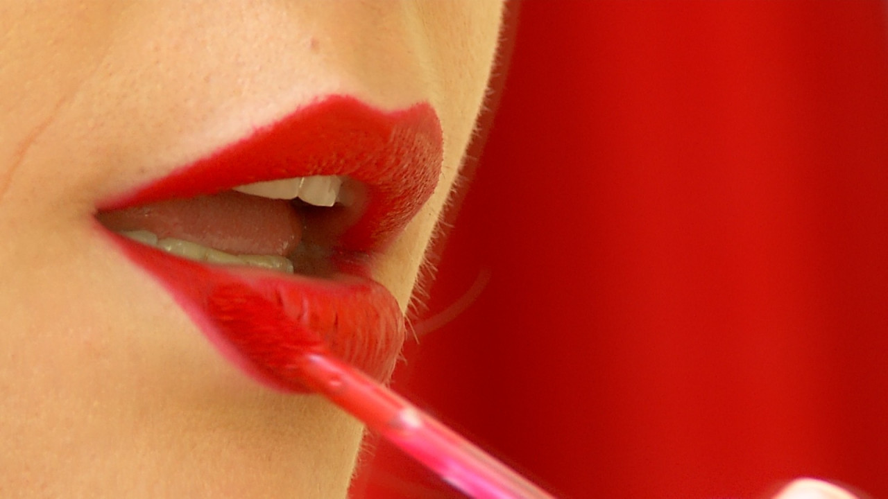 Ce salariu avea poliţista videochatistă din Ilfov. Fostul iubit ar fi deconspirat-o