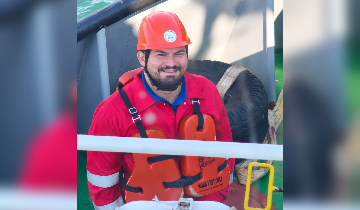 Poza pentru articolul Ultimul mesaj al lui Sebastian, marinarul mort după scufundarea remorcherului Astana. "Mi-a scris la 7:28"