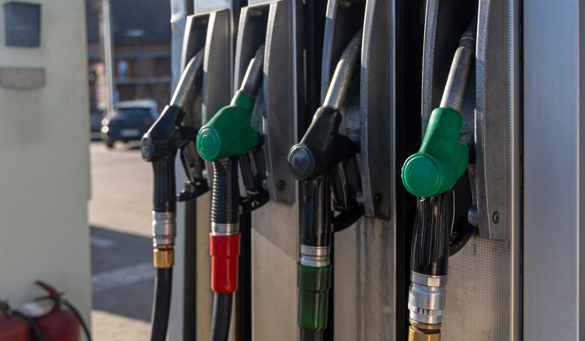 Poza pentru articolul Criza carburanților se simte deja în buzunarele românilor. Cât mai costă un plin