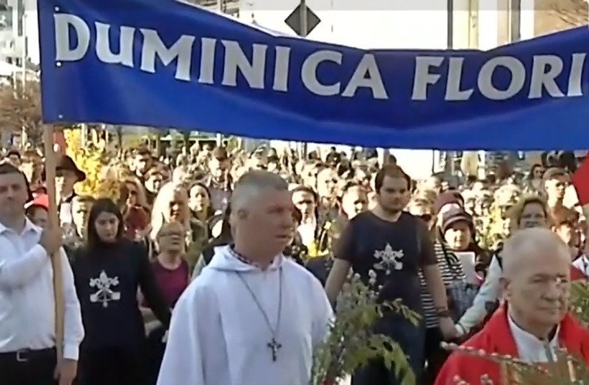 Video Tradiţii şi obiceiuri în Duminica Floriilor