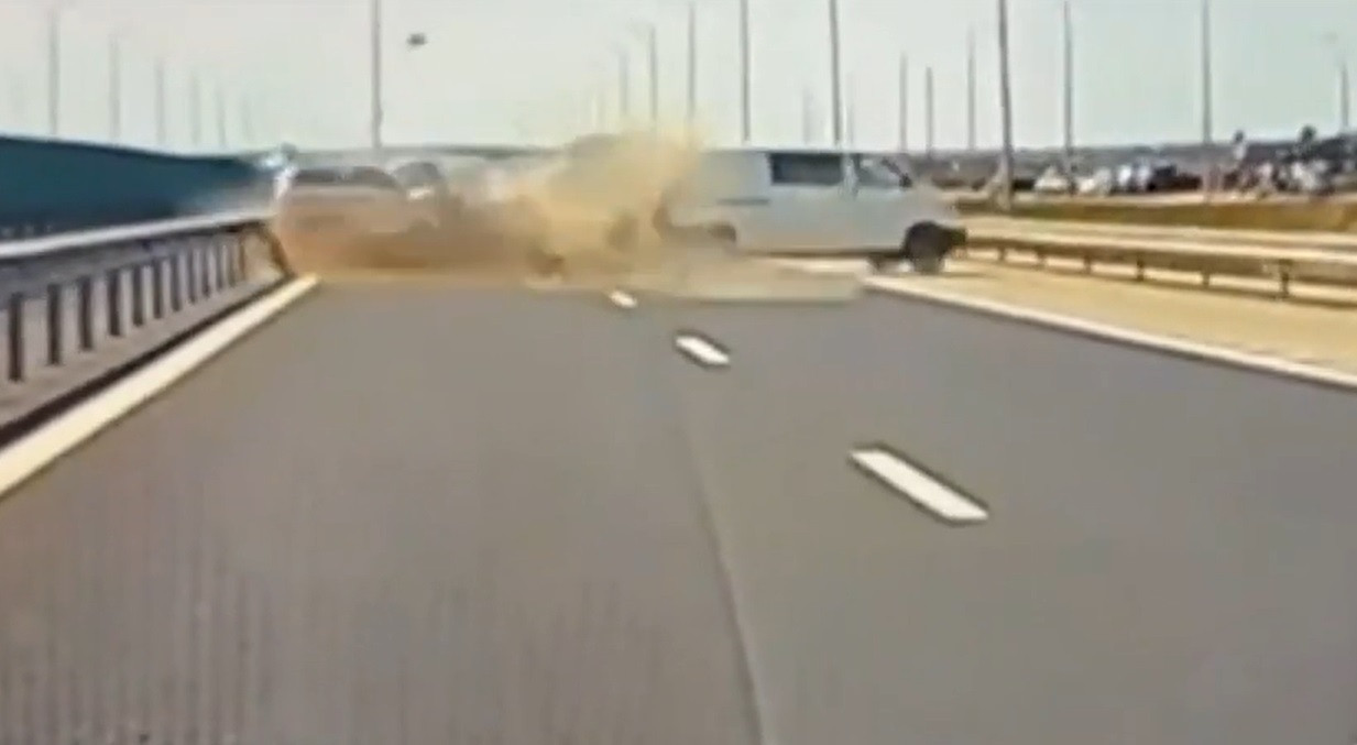 Poza pentru articolul Accident grav pe A7, surprins de camere. Un bărbat a murit după ce două maşini s-au ciocnit