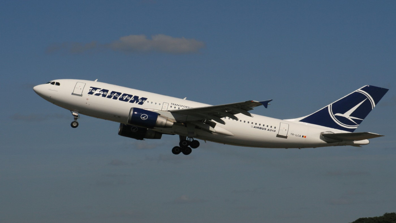 Copilotul Cezar Osiceanu, suspendat de Tarom după un incident grav în aer. I-ar fi făcut o înscenare pilotului