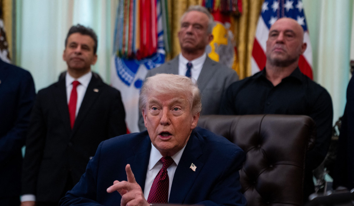 Poza pentru articolul Iranul ar putea renunţa la negocierile de pace, după ce armata SUA le-a capturat petrolierul