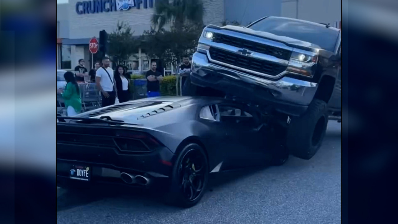 Șoferiță de camionetă strivit un Lamborghini Huracan